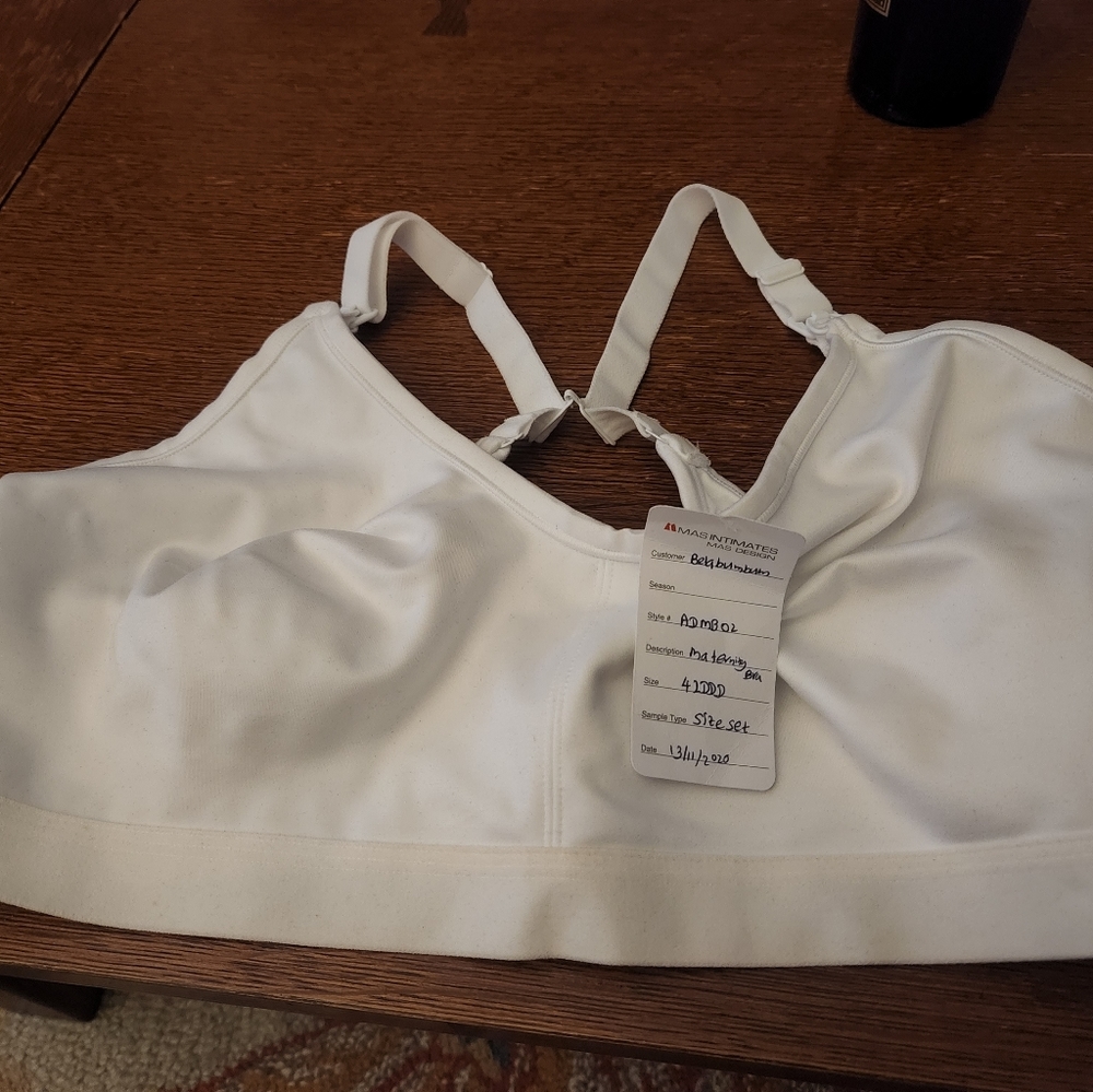 Nursing bra 42DDD. Brand new. White